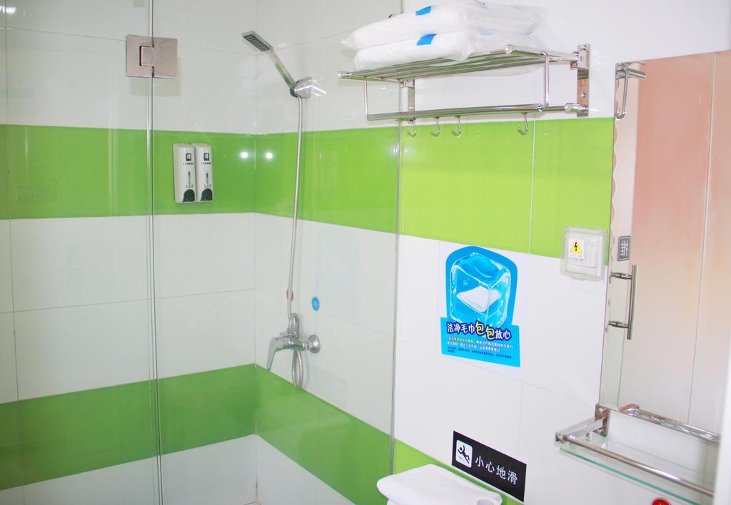 7Days Inn Premium Guangzhou Tianhe West Tiyu Road Subway Station Exterior photo