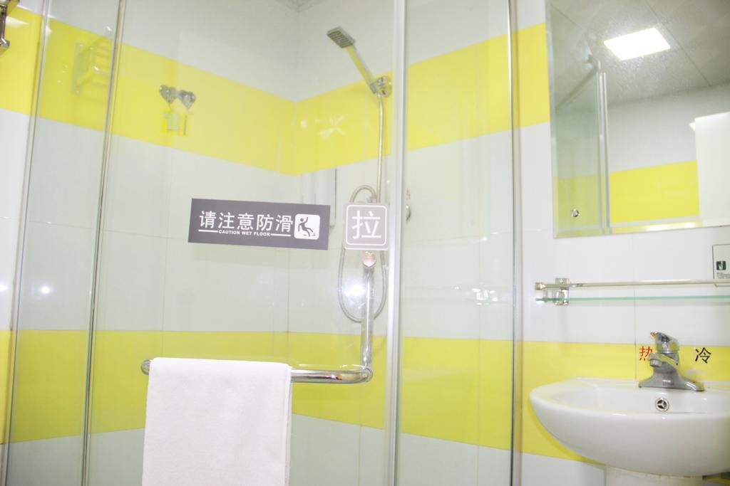 7Days Inn Premium Guangzhou Tianhe West Tiyu Road Subway Station Exterior photo