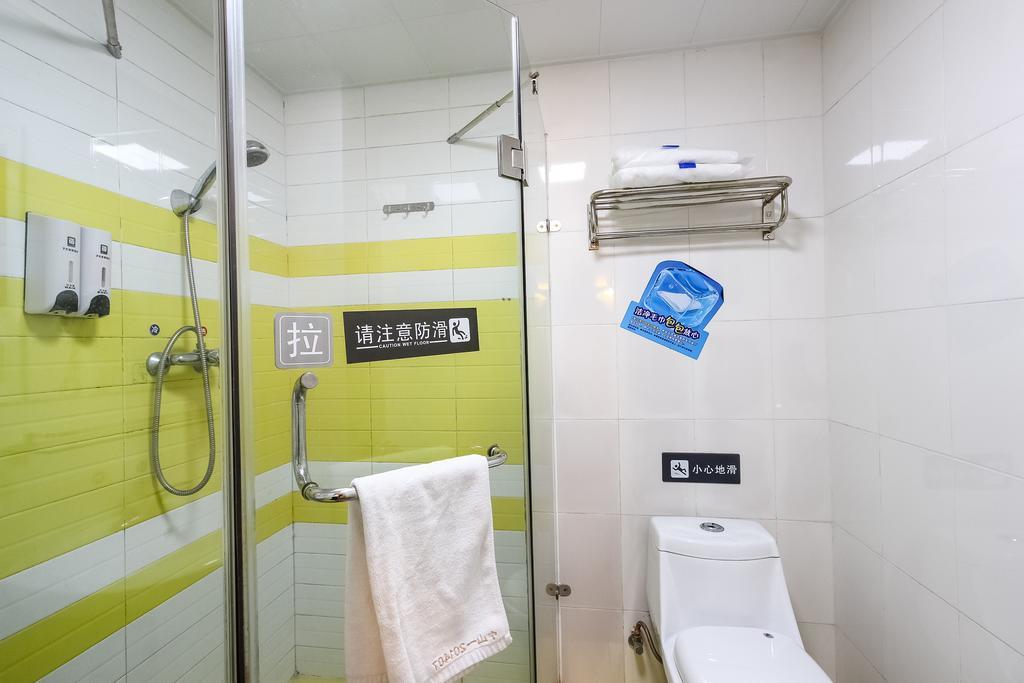 7Days Inn Premium Guangzhou Tianhe West Tiyu Road Subway Station Exterior photo