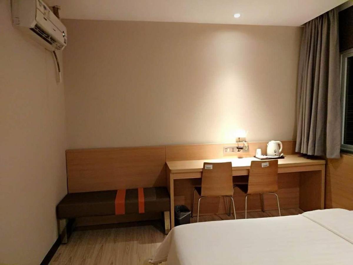 7Days Inn Premium Guangzhou Tianhe West Tiyu Road Subway Station Exterior photo